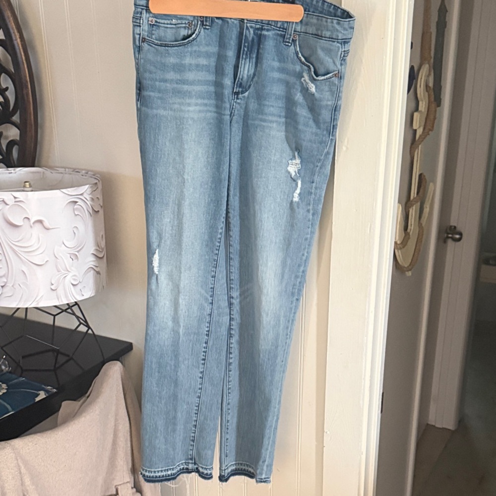 Lucky Brand Light Blue Distressed Straight-Leg Jeans! Worn 1 time!